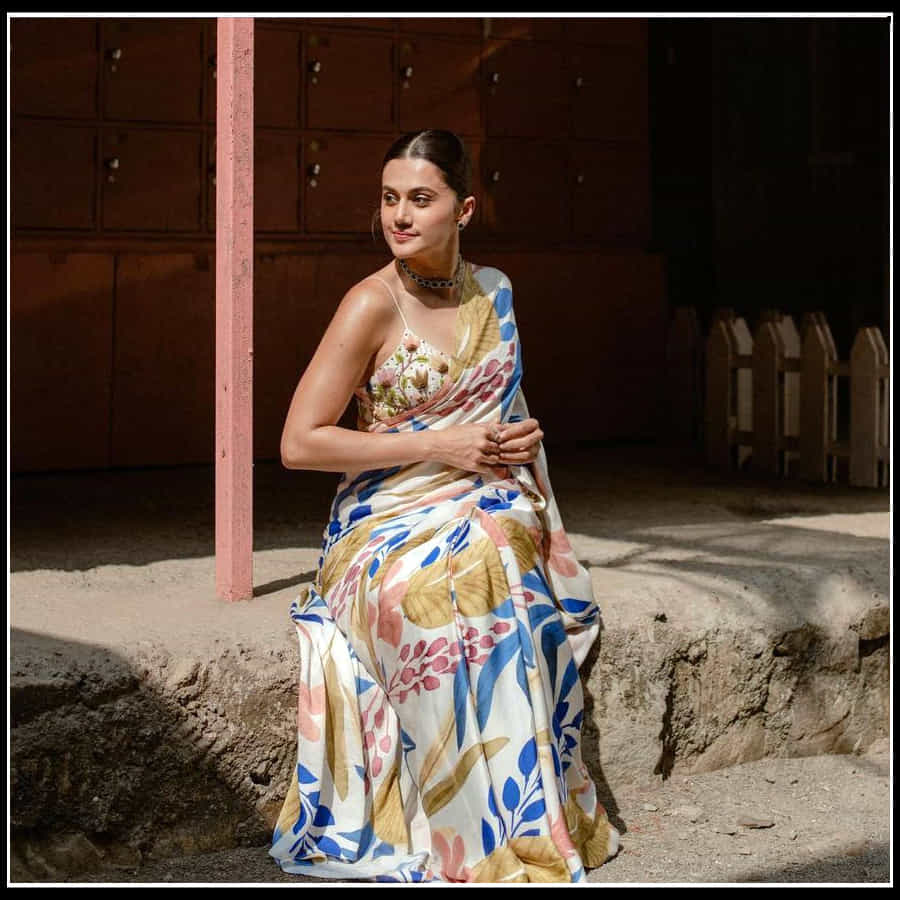 Taapsee Pannu: అందం తో ఆకట్టుకుంటున్న డైనమిక్ హీరోయిన్ తాప్సీ పన్ను...