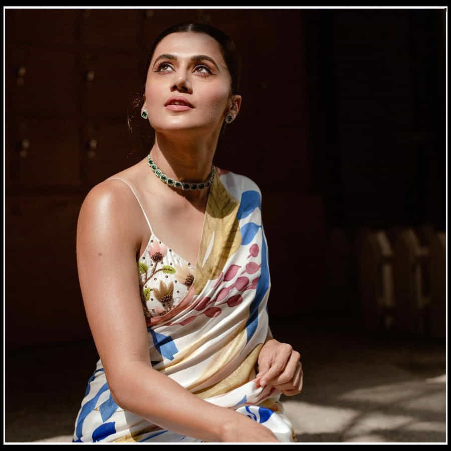Taapsee Pannu: అందం తో ఆకట్టుకుంటున్న డైనమిక్ హీరోయిన్ తాప్సీ పన్ను...