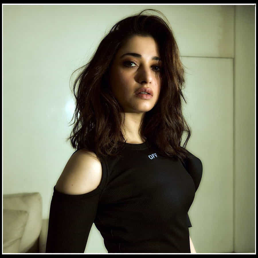 Tamannaah Bhatia: మోడరన్ డ్రస్ లో 'తమన్నా' దగ దగ మనిపించే  మెరుపులు 