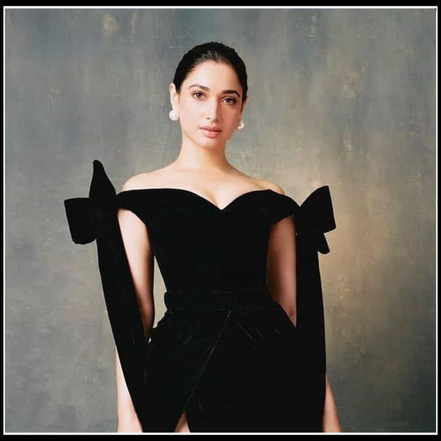 Tamannaah Bhatia: మోడరన్ డ్రస్ లో 'తమన్నా' దగ దగ మనిపించే  మెరుపులు 