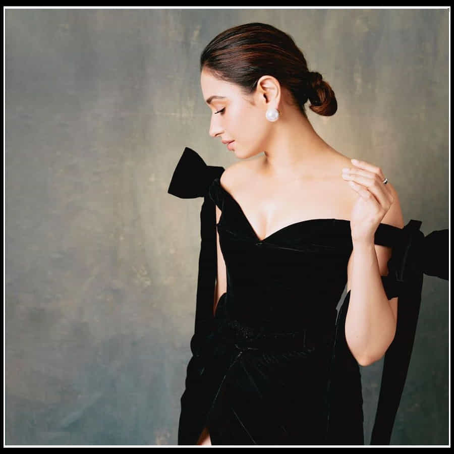 Tamannaah Bhatia: మోడరన్ డ్రస్ లో 'తమన్నా' దగ దగ మనిపించే  మెరుపులు 