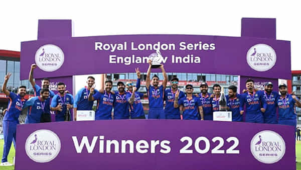 IND vs ENG: సిరీస్ గెలిచాక రవిశాస్త్రికి అదిరిపోయే గిఫ్ట్ ఇచ్చిన పంత్.. వైరలవుతోన్న టీమిండియా సెలబ్రేషన్స్..