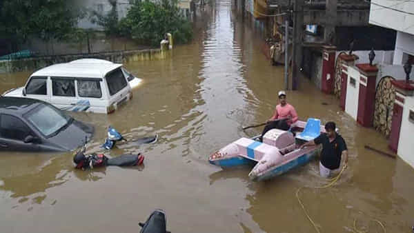 Telangana: తక్షణ సాయంగా రూ. 1000 కోట్లు విడుదల చేయండి.. వరదల నేపథ్యంలో కేంద్రాన్ని కోరిన తెలంగాణ సర్కారు..