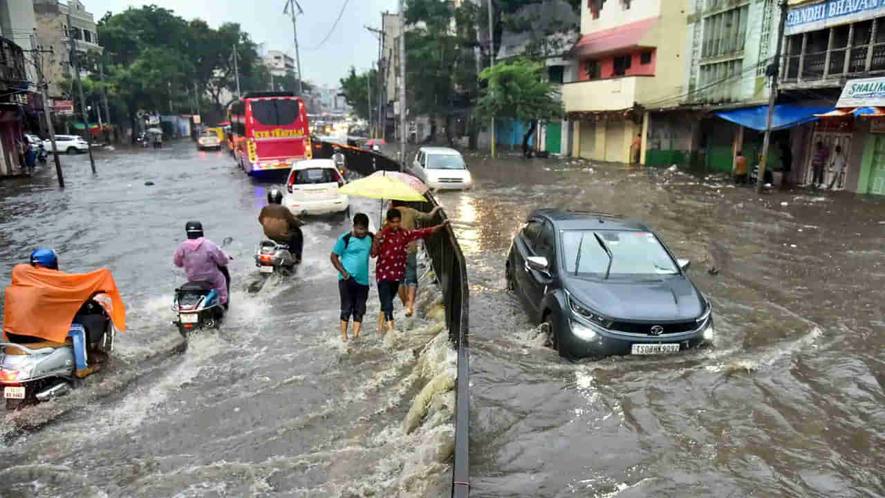 Telangana Rain Alert: తెలంగాణ ప్రజలకు అలర్ట్‌.. మరో మూడు రోజుల పాటు భారీ వర్షాలు..