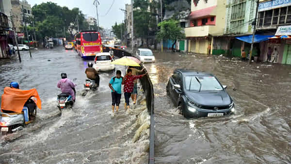 Telangana Rain Alert: తెలంగాణ ప్రజలకు అలర్ట్.. మరో మూడు రోజుల పాటు భారీ వర్షాలు..