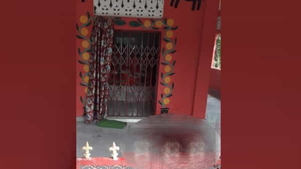 Ayodhya: అయోధ్యలోని ఆలయంలో హత్య..! గుడిలో నిద్రిస్తున్న యువకుడి గొంతుకోసి హతమార్చిన దుండగులు..!!