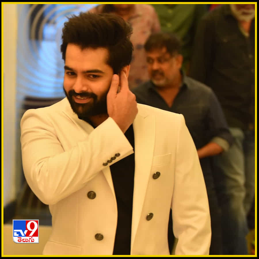 కిల్లింగ్ లుక్స్ తో రామ్ ఎంట్రీ ఫోటోస్