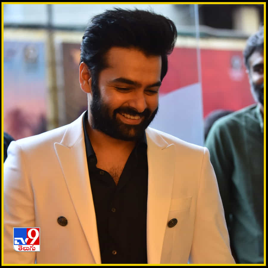 కిల్లింగ్ లుక్స్ తో రామ్ ఎంట్రీ ఫోటోస్