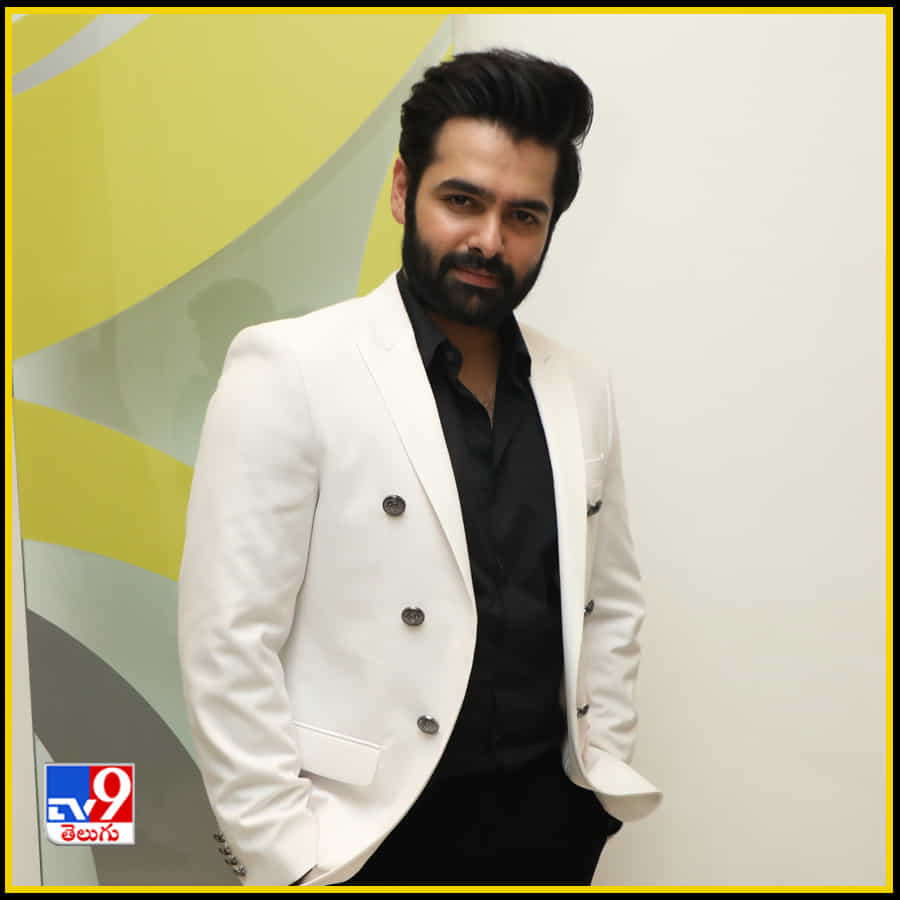కిల్లింగ్ లుక్స్ తో రామ్ ఎంట్రీ ఫోటోస్