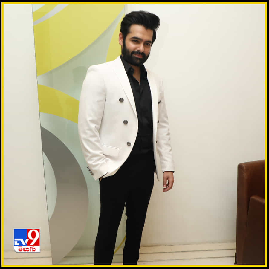కిల్లింగ్ లుక్స్ తో రామ్ ఎంట్రీ ఫోటోస్