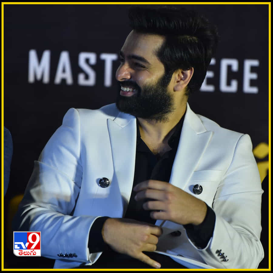 కిల్లింగ్ లుక్స్ తో రామ్ ఎంట్రీ ఫోటోస్
