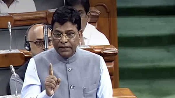 Telangana: TRS ఎంపీ నామా నాగేశ్వరరావుకు భారీ షాక్... రూ. 96.21 కోట్ల ఆస్తులు జప్తు చేసిన ఈడీ
