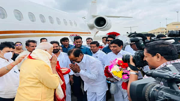 Yashwanth Sinha: బేగంపేట ఎయిర్పోర్టుకు చేరుకున్న యశ్వంత్ సిన్హా.. కేసీఆర్ ఘన స్వాగతం.. భారీ ర్యాలీ