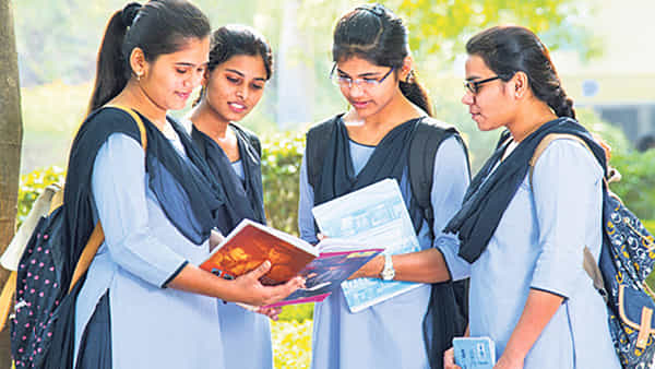 TS Inter: తెలంగాణ ఇంటర్ విద్యార్థులకు అలర్ట్.. సెకండ్ ఇయర్ ఇంగ్లిష్ సిలబస్లో మార్పులు..
