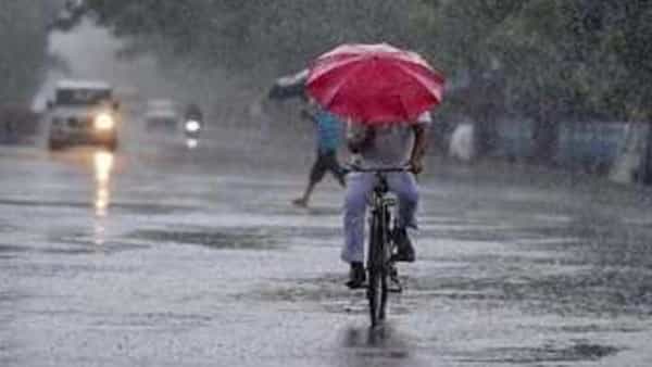 Telangana Rain Alert: తెలంగాణ వాసులకు హెచ్చరిక.. బంగాళాఖాతంలో బలపడిన అల్పపీడనం.. మరో 3 రోజులు వానలే వానలు