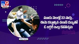 Viral Video: నడి రోడ్డుపై వరద నీటిలో యువకుడు చిల్‌..  వీడియో చూశారంటే నవ్వకుండ ఉండలేరు..