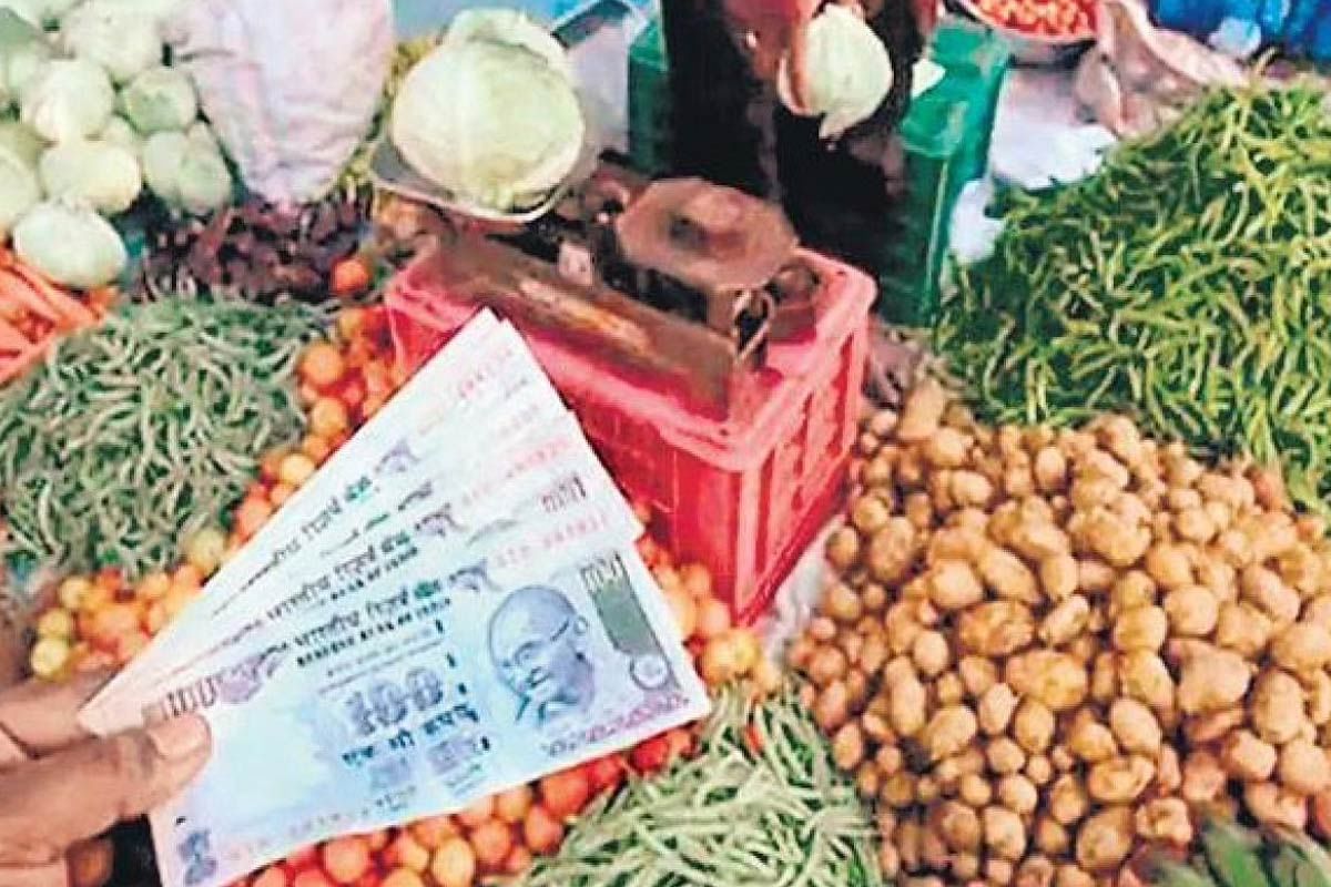 Rain Effect: కుండపోత వర్షాలతో భారీగా పెరిగిన కూరగాయల ధరలు.. అవన్నీ సెంచరీకి చేరువలో..