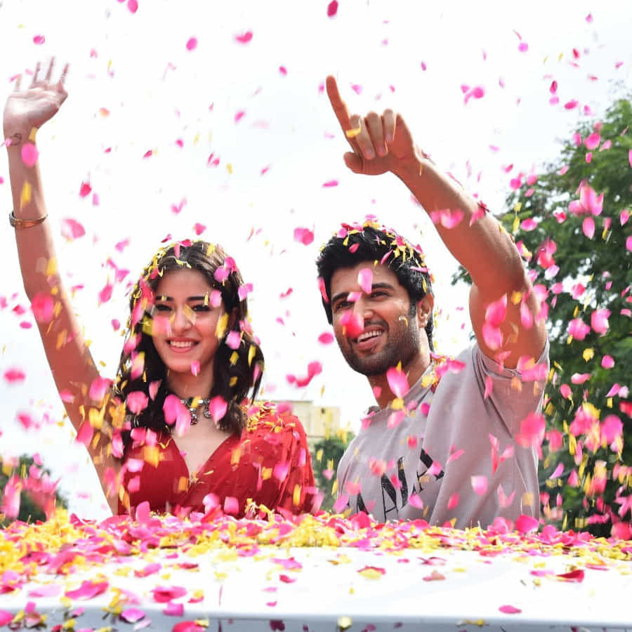 టాలీవుడ్ రౌడీ హీరోగా నటించిన చిత్రం లైగర్. డేరింగ్ అండ్ డ్యాషింగ్ డైరెక్టర్ పూరి జగన్నాథ్ దర్శకత్వం వహించిన ఈ సినిమాలో బాలీవుడ్ బ్యూటీ అనన్యా పాండే హీరోయిన్గా నటిస్తోంది.