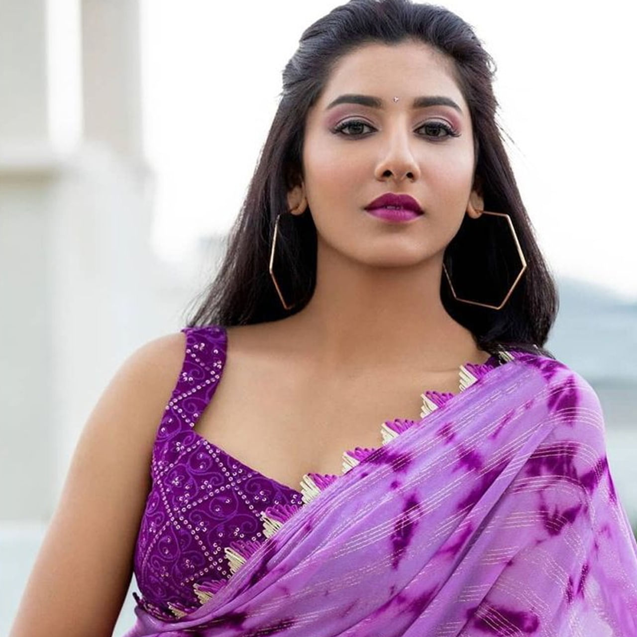 బుల్లితెరపై యాంకర్ రాణిస్తోన్న ముద్దుగుమ్మల్లో విష్ణు ప్రియా ఒకరు