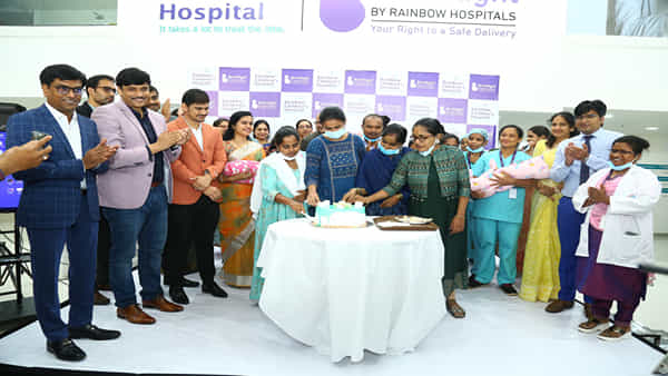 Vizag Rainbow Hospital: చిన్నారులకు ప్రాణదాత రెయిన్బో చిల్ట్రన్ ఆస్పత్రి.. నెలలు నిండని శిశువులకు ప్రాణం పోసిన వైద్యులు