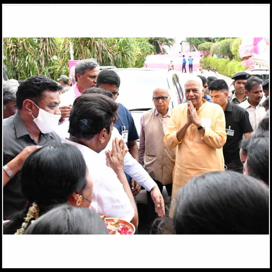 Yashwant Sinha Hyderabad Tour: హైదరాబాద్ లో యశ్వంత్ సిన్హాకు ఘనస్వాగతం పలికిన సీఎం కేసీఆర్.. భారీ ర్యాలీ ఫొటోస్..