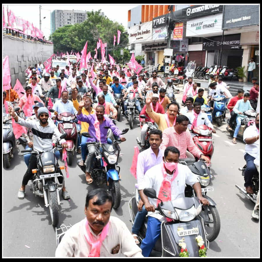 Yashwant Sinha Hyderabad Tour: హైదరాబాద్ లో యశ్వంత్ సిన్హాకు ఘనస్వాగతం పలికిన సీఎం కేసీఆర్.. భారీ ర్యాలీ ఫొటోస్..