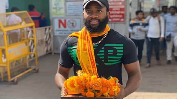 Cricket: 9ఫోర్లు, 6 సిక్స్లతో విధ్వంసం..140కు పైగా స్రైక్రేట్తో మెరుపు సెంచరీ.. అయినా జట్టును మాత్రం..