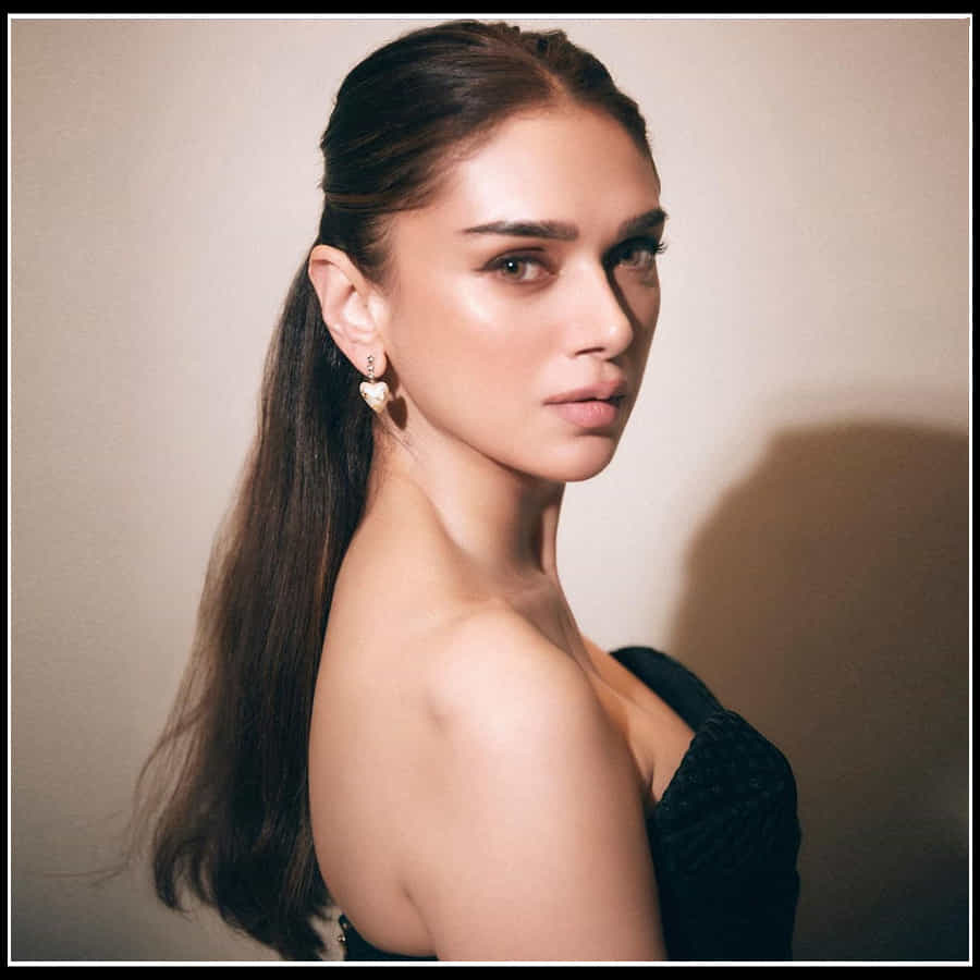 Aditi Rao Hydari: నేలపై నడిచే నెలవంకలా అందాల 'అదితిరావ్'..