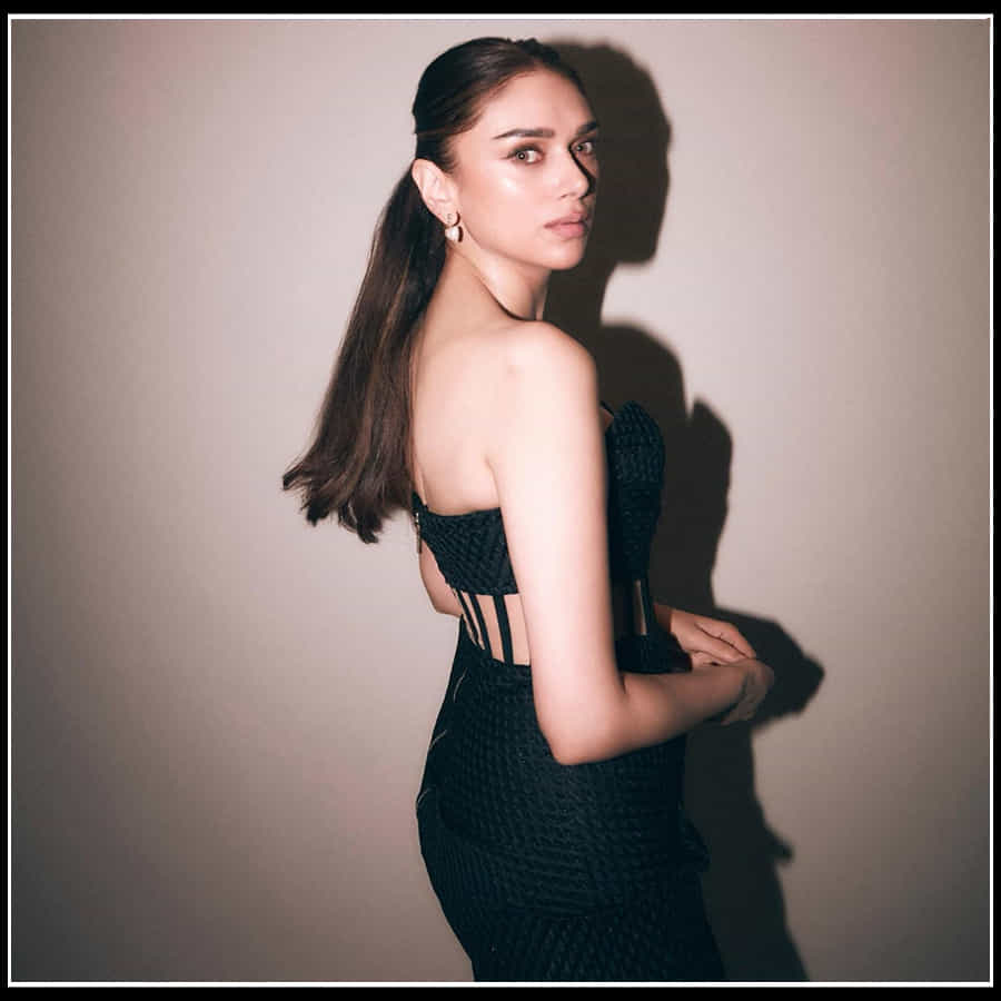 Aditi Rao Hydari: నేలపై నడిచే నెలవంకలా అందాల 'అదితిరావ్'..