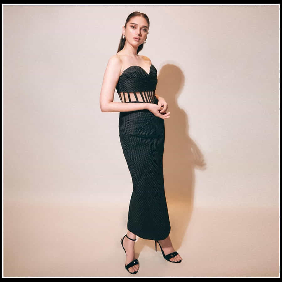 Aditi Rao Hydari: నేలపై నడిచే నెలవంకలా అందాల 'అదితిరావ్'..