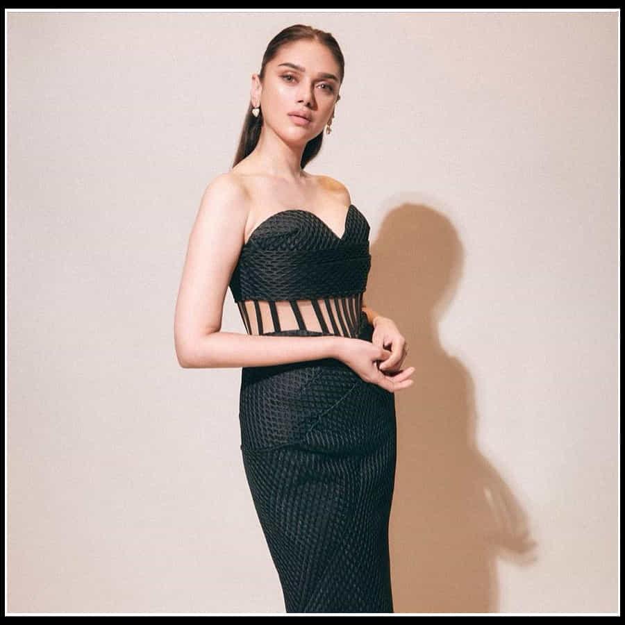 Aditi Rao Hydari: నేలపై నడిచే నెలవంకలా అందాల 'అదితిరావ్'..