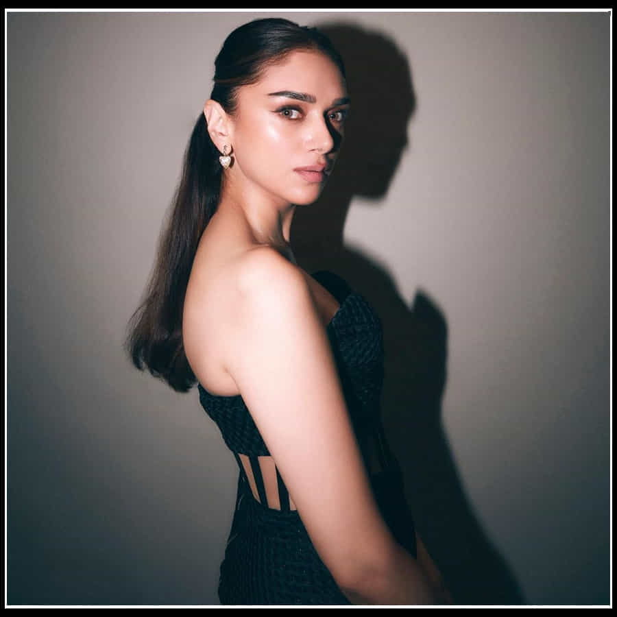 Aditi Rao Hydari: నేలపై నడిచే నెలవంకలా అందాల 'అదితిరావ్'..
