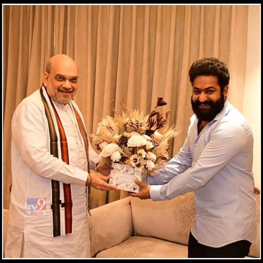 Amit Shah Jr.ntr: కేంద్ర హోం మంత్రి అమిత్ షా తో సినీ నటుడు జూనియర్ ఎన్టీఆర్ భేటీ అయ్యారు. నోవాటెల్‌ హోటల్‌లో కేంద్రమంత్రిని మర్యాదపూర్వకంగా కలిశారు.