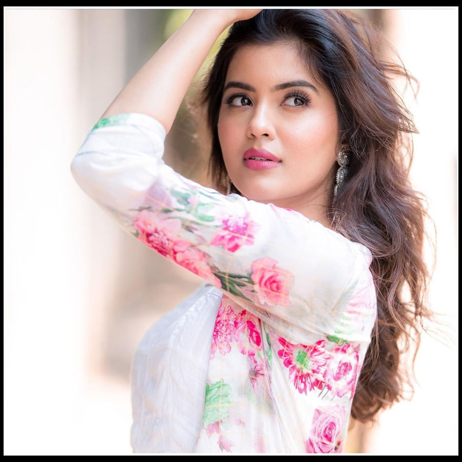 Amritha Aiyer: అమృతం చిందే అధరాలు.. పాలమీగడలాంటి బుగ్గలతో అమృత..