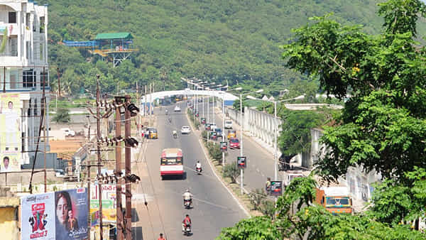 Andhra Pradesh: ఏపీ సర్కార్ మరో సంచలన నిర్ణయం.. రోడ్ల పక్కన ఇళ్ల నిర్మాణంపై అదనపు ఫీజు..