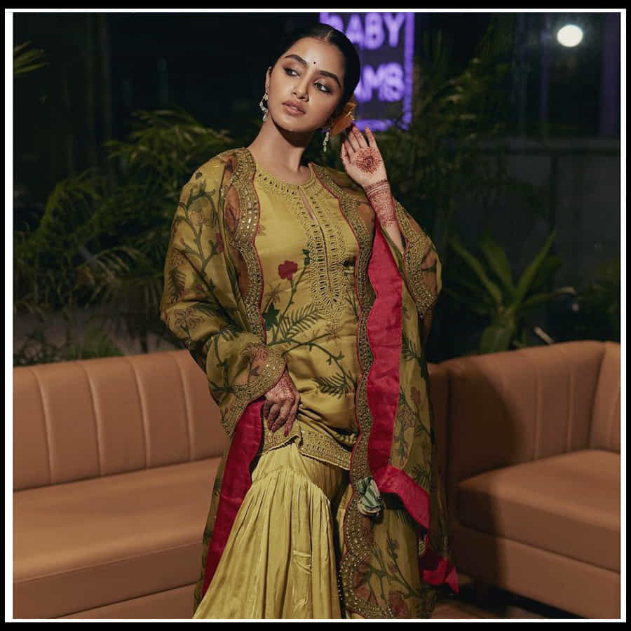 Anupama Parameswaran : సన్నజాజిలా హొయలు పోతున్న అనుపమ..