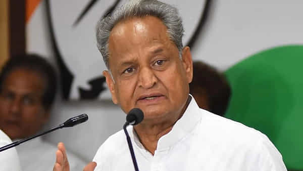 Ashok Gehlot: కాకరేపుతున్న రాజస్థాన్ సీఎం వ్యాఖ్యలు..అశోక్ గెహ్లాట్ రాజీనామా చేయాలని నిర్భయ తల్లి డిమాండ్..