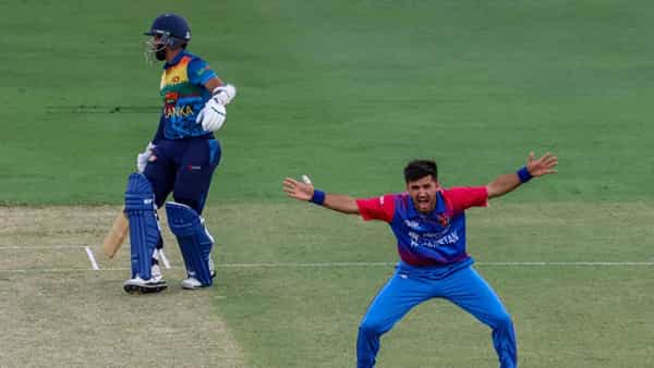 Asia Cup 2022: వివాదాలతో మొదలైన ఆసియా కప్.. తొలి మ్యాచ్లో థర్డ్ అంపైర్ చెత్త నిర్ణయం.. నెటిజన్ల ఫైర్..