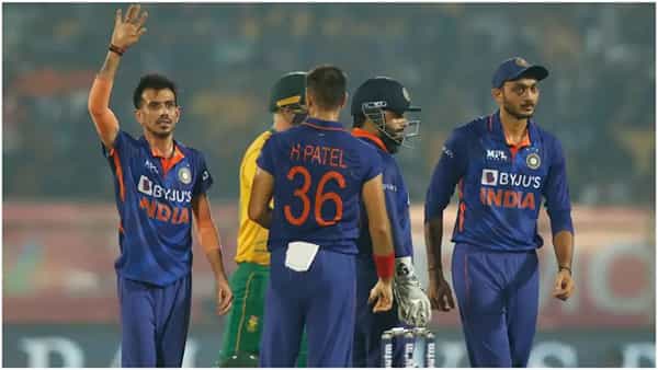 Asia Cup 2022: టీమిండియాకు బ్యాడ్ న్యూస్.. ఆసియా కప్ నుంచి కీలక బౌలర్ ఔట్?