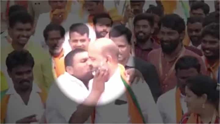 Watch Video: బండి పాదయాత్రలో అభిమాని అత్యుత్సాహం.. సంజయ్కి ముద్దు పెట్టిన అభిమాని Watch Video: బండి పాదయాత్రలో అభిమాని అత్యుత్సాహం.. సంజయ్కి ముద్దు పెట్టిన అభిమాని
