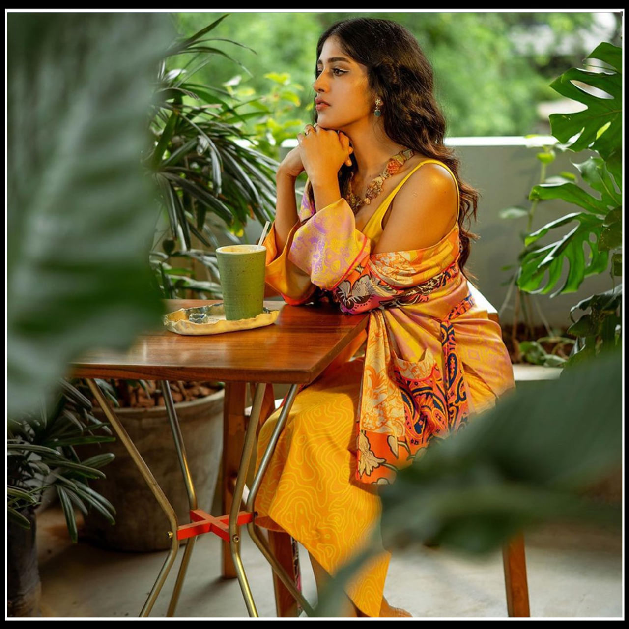 Chandini Chowdary: పచ్చని చెట్ల మధ్య పడుచుపిల్ల.. చాందిని అందాలు చూడతరమా..