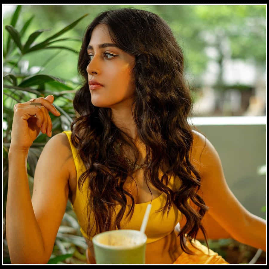 Chandini Chowdary: పచ్చని చెట్ల మధ్య పడుచుపిల్ల.. చాందిని అందాలు చూడతరమా..