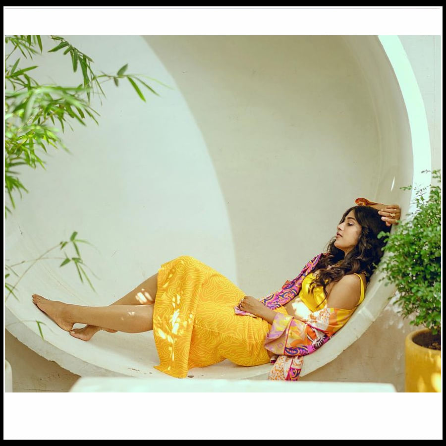 Chandini Chowdary: పచ్చని చెట్ల మధ్య పడుచుపిల్ల.. చాందిని అందాలు చూడతరమా..