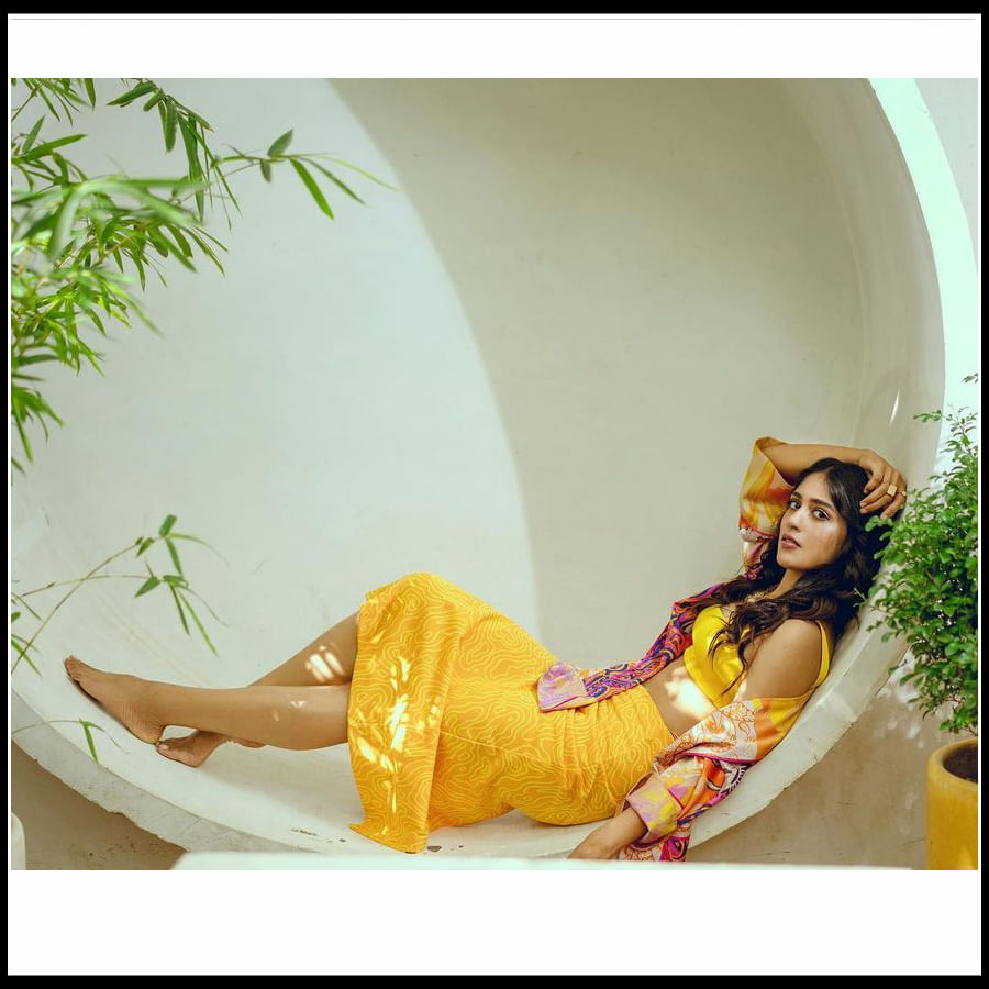 Chandini Chowdary: పచ్చని చెట్ల మధ్య పడుచుపిల్ల.. చాందిని అందాలు చూడతరమా..