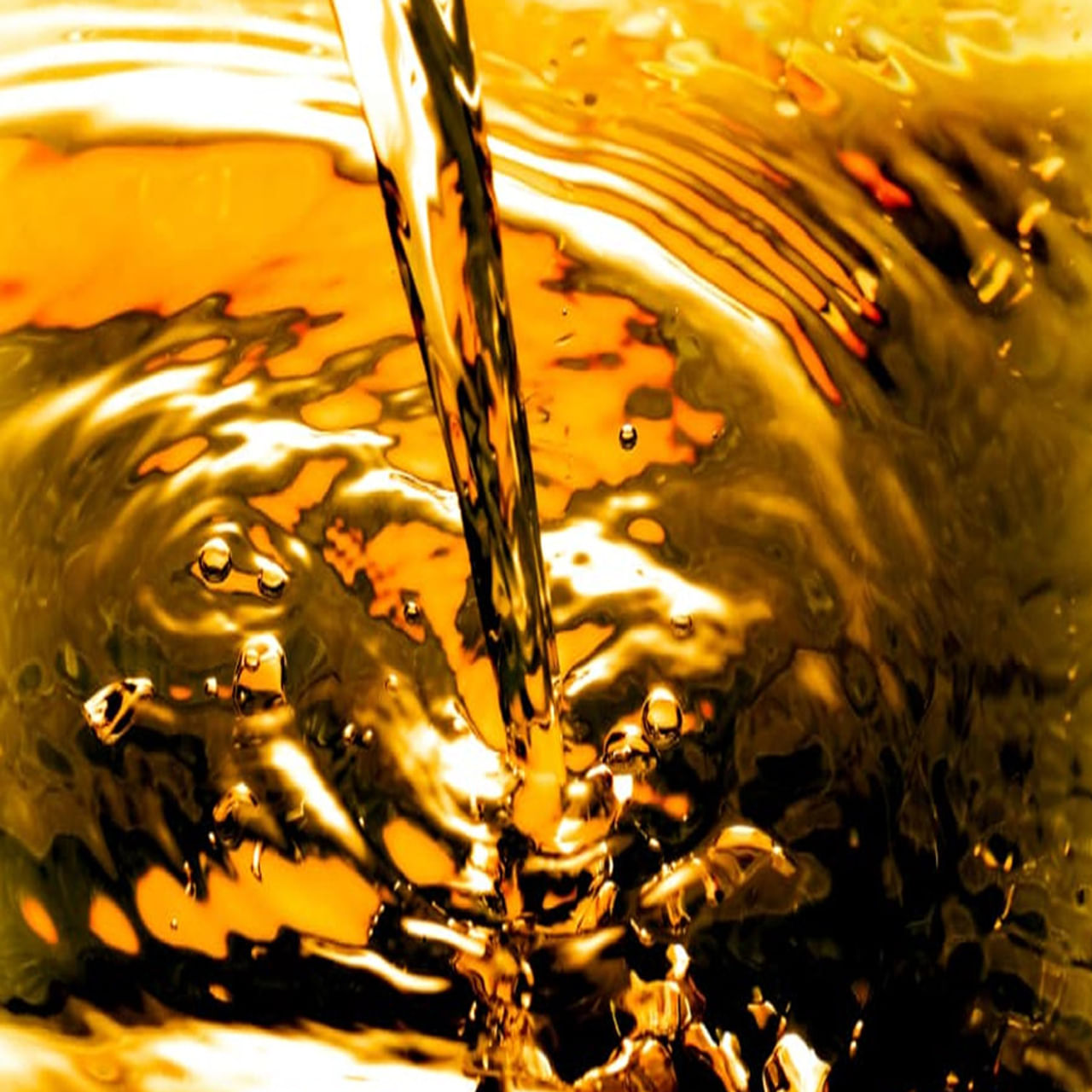  గృహ వినియోగాలు, వీధి వ్యాపారాల్లో తరచుగా వాడిన నూనెను మళ్లీ మళ్లీ వినియోగించడం మనం చూస్తూనే ఉంటాం. అలాగే తాజాగా చేసిన ఓ సర్వేలో అప్పటికే వాడిన నూనెను దాదాపు 60 శాతం మళ్లీ వాడుతున్నట్లు తేలింది.  