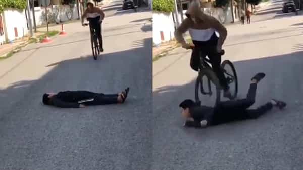 Video Viral: రోడ్డుపై పడుకున్న వ్యక్తి.. వేగంగా దూసుకొచ్చిన సైకిల్.. కట్ చేస్తే