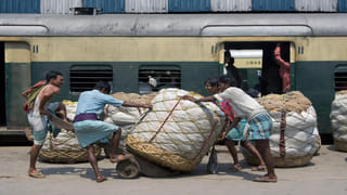 PM Modi: వలస చట్టాలపై మోడీ సర్కార్‌ ఫోకస్‌.. సంచలనాత్మక మార్పులకు శ్రీకారం.. తాజాగా నౌకాదళంలో..