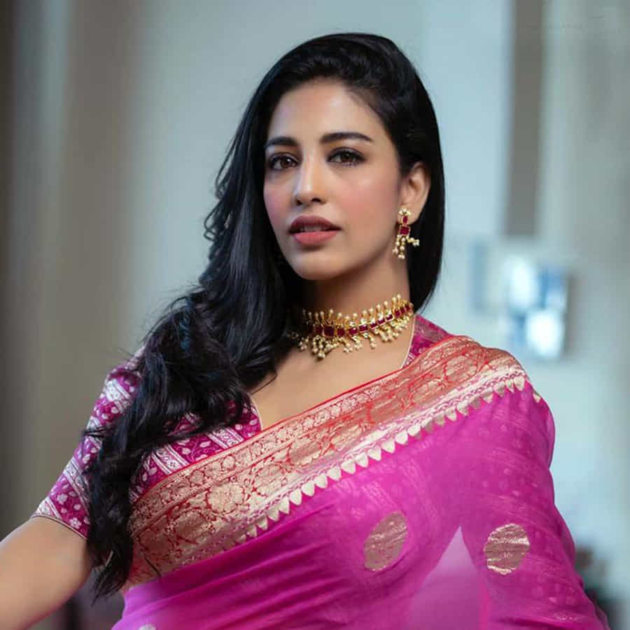 హుషారు సినిమా ద్వారా తెరంగేట్రం చేసిన నటి దక్ష నగార్కర్