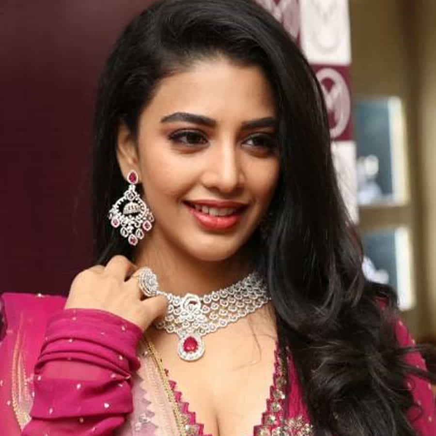 ఇక రీసెంట్ గా బంగార్రాజు సినిమాలో మెరిసింది ఈ అమ్మడు