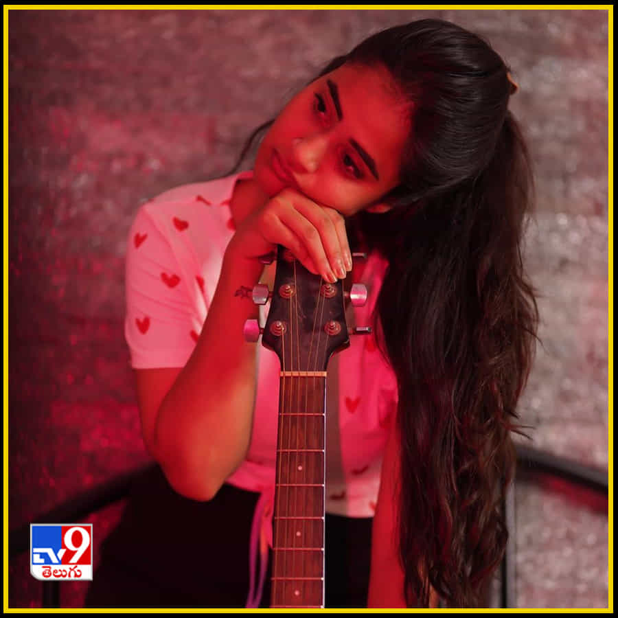 Deepthi Sunaina New Photos. Credit by:Deepthi Sunaina/Instagram